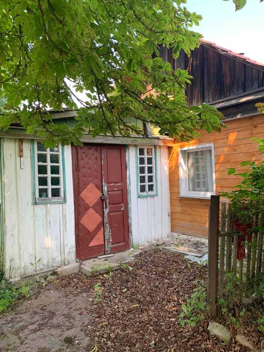 Продаю  земельну ділянку  під будівництво. або хорошу Дачу