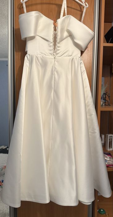 Весільна сукня міді