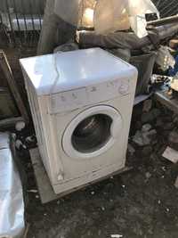 Продам пральну машинку indesit wi81