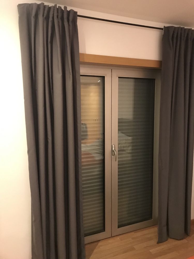 Par de cortinas opaco cinza