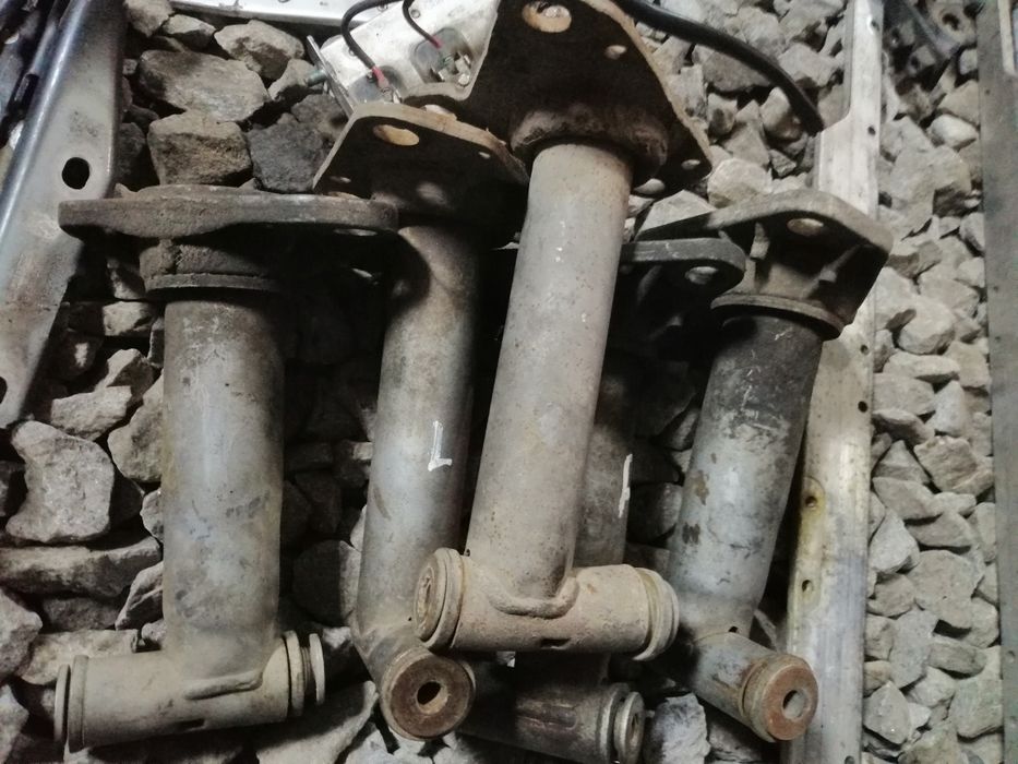 Продам кронштейны бампера клыки на ауди а6с5 и а4б6