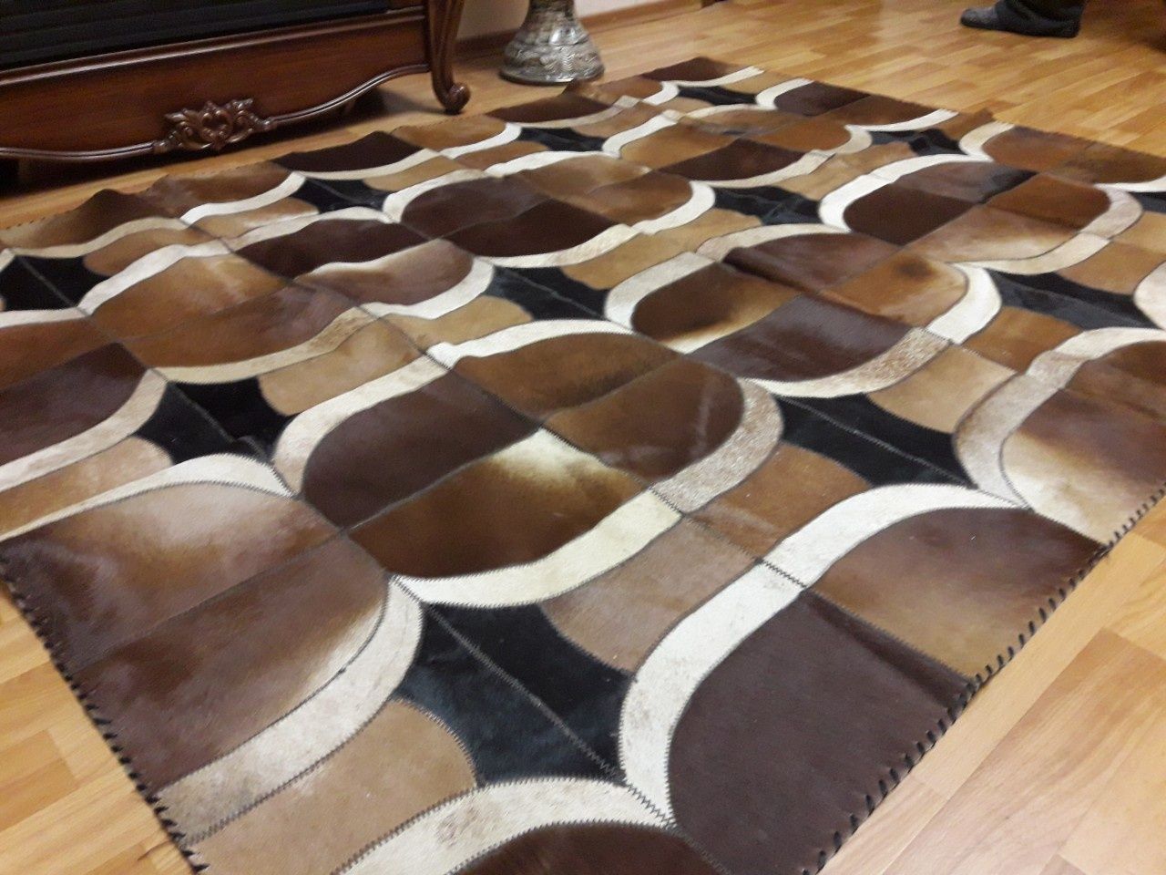 Шикарний натуральний килим зі шкір ручної роботи ковер