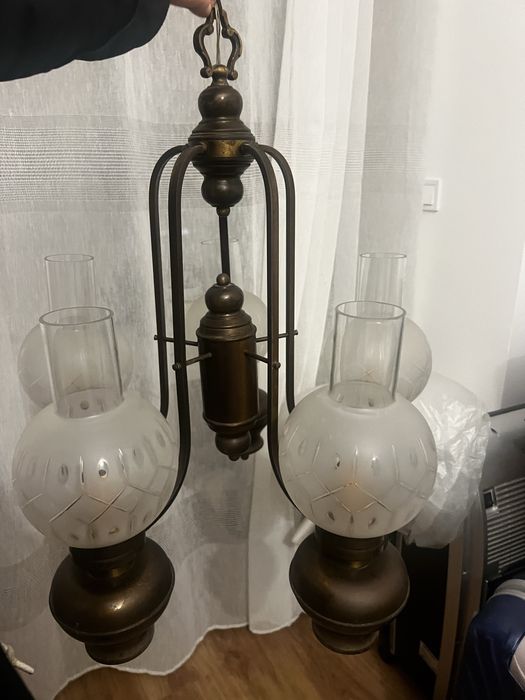 Candeeiro de tecto antigo em latao e vidro