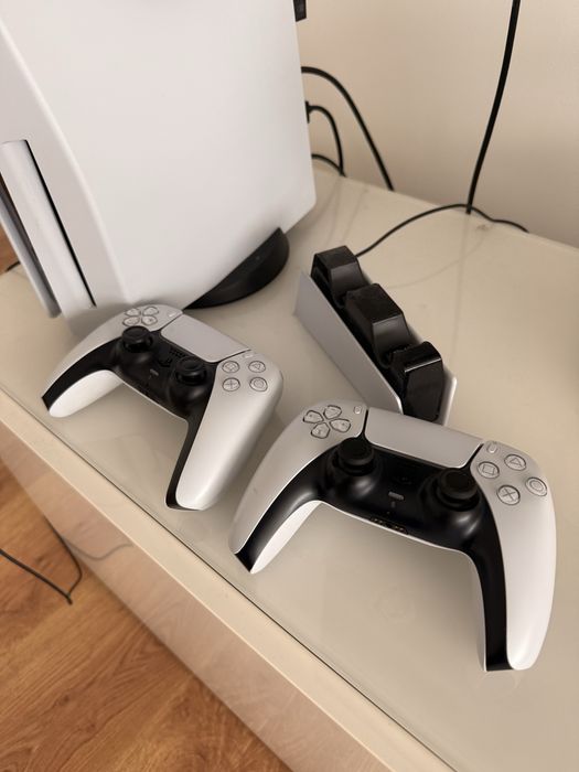 PS5 Standard (c/Leitor CDs) 1 Comando