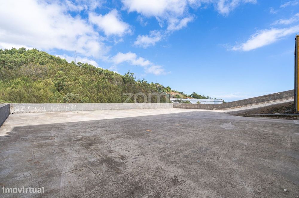 Armazém 782 m² com Parque Privativo – Caniço (Eiras)