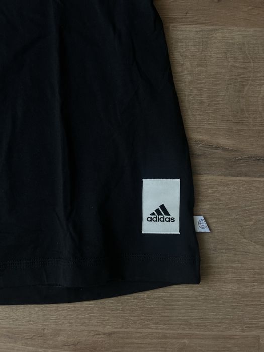 Футболка ADIDAS чорна базова  / розмір M