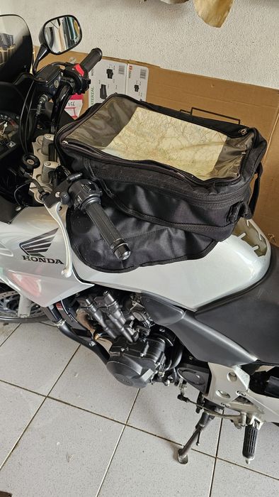 Honda CBF 600 SA com malas laterais e top case Givi