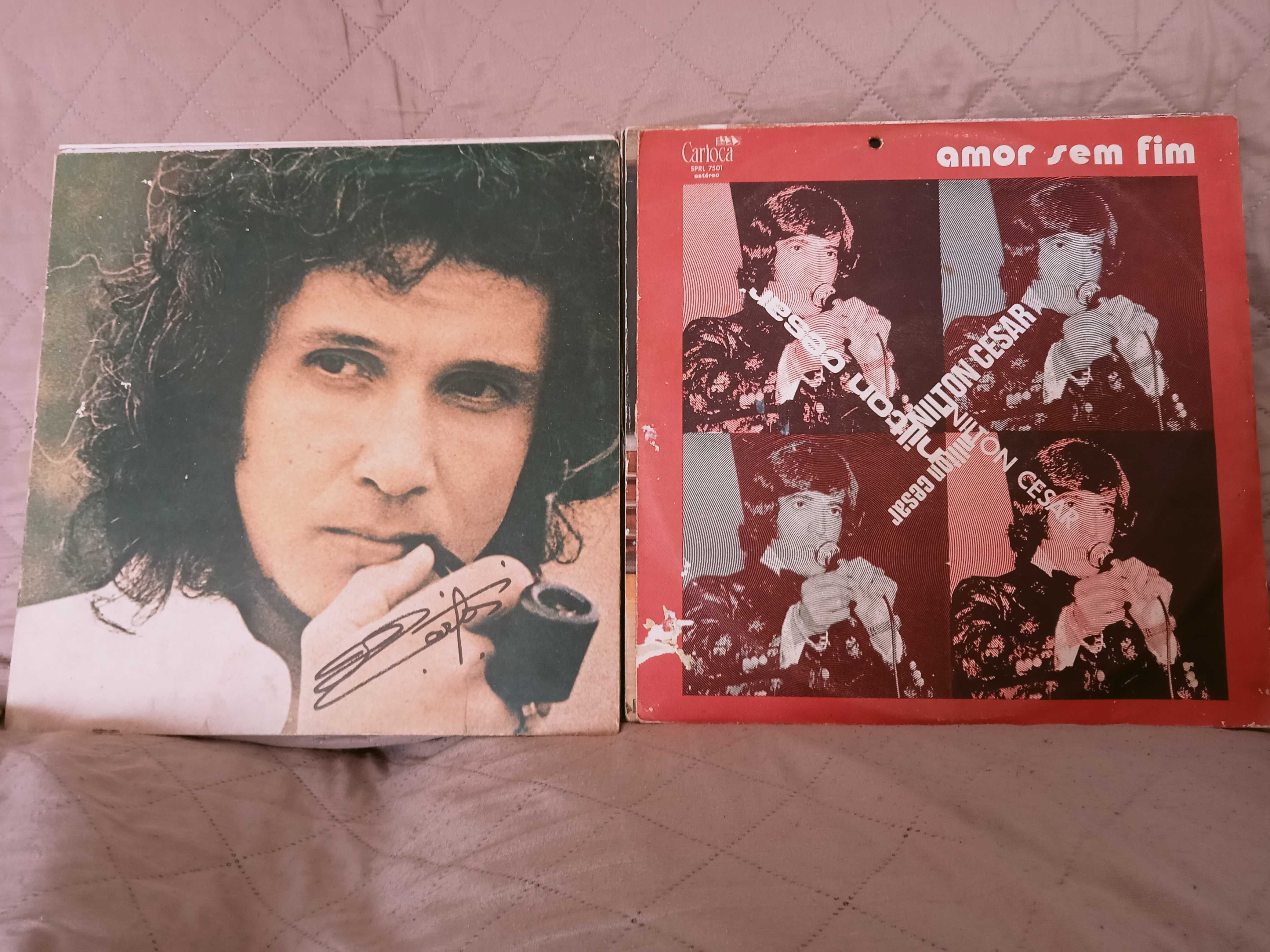 Discos de Vinil, Cassetes e CDs.
