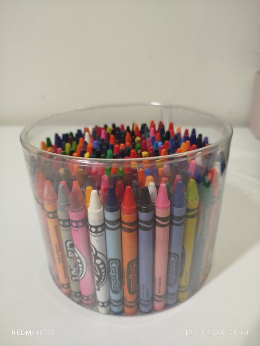 280+ шт.Карандаші, олівці