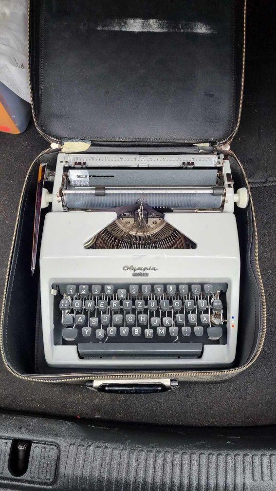 Maszyna do pisania OLYMPIA MONICA, z mini walizką, VINTAGE