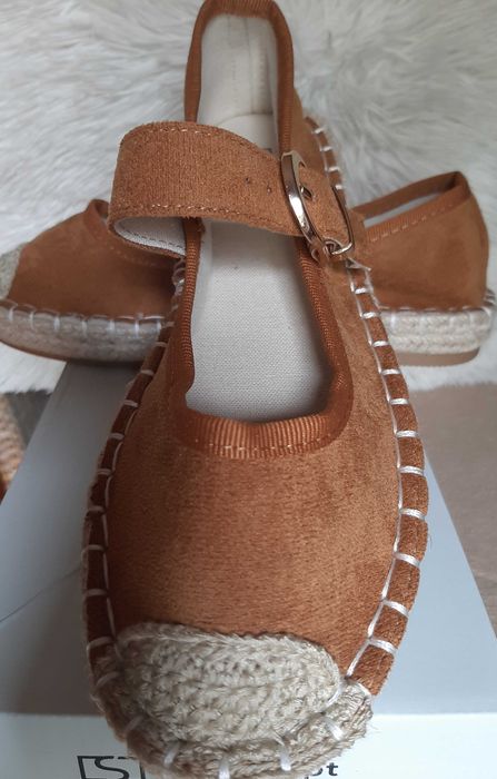 Sapato tipo Mary Jane - 35-  ( Novos)