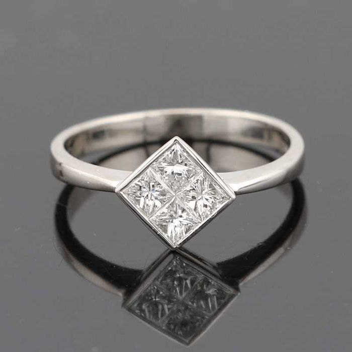 Złoty pierścionek z czterema diamentami 0.44ct białe złoto 18K