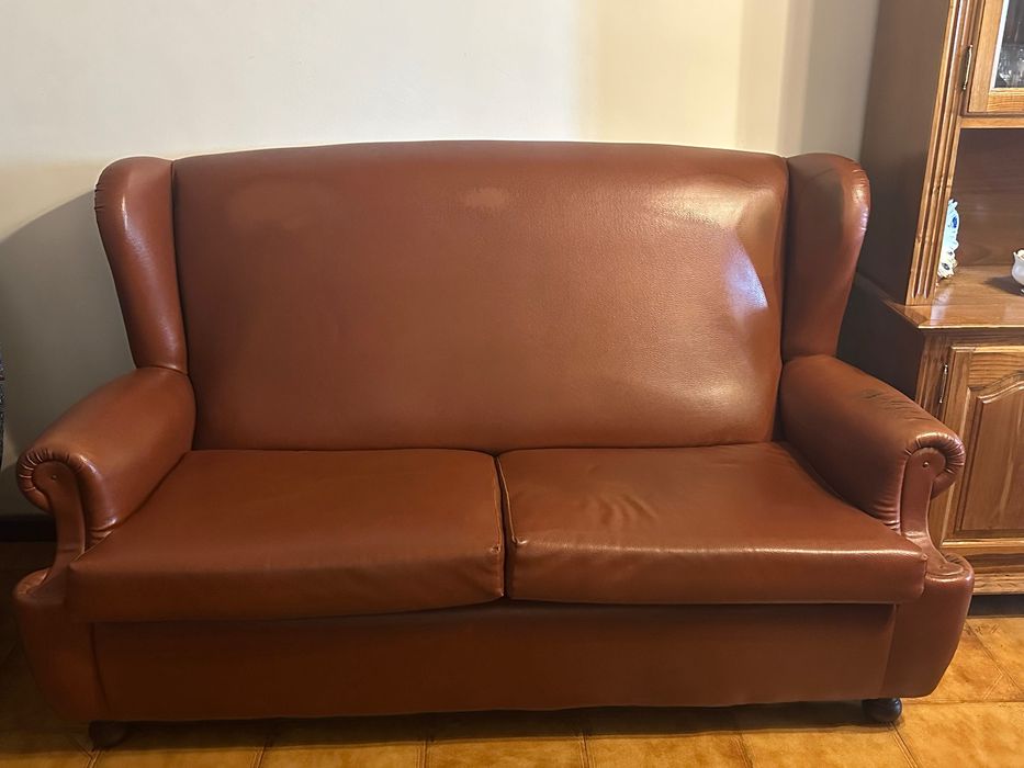 Conjunto sofás (2 lugares + poltrona)