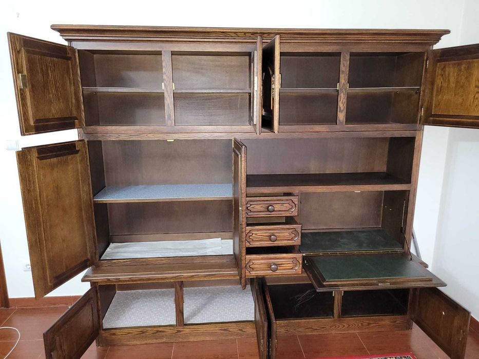 Armário de sala arrumos em madeira maciça
