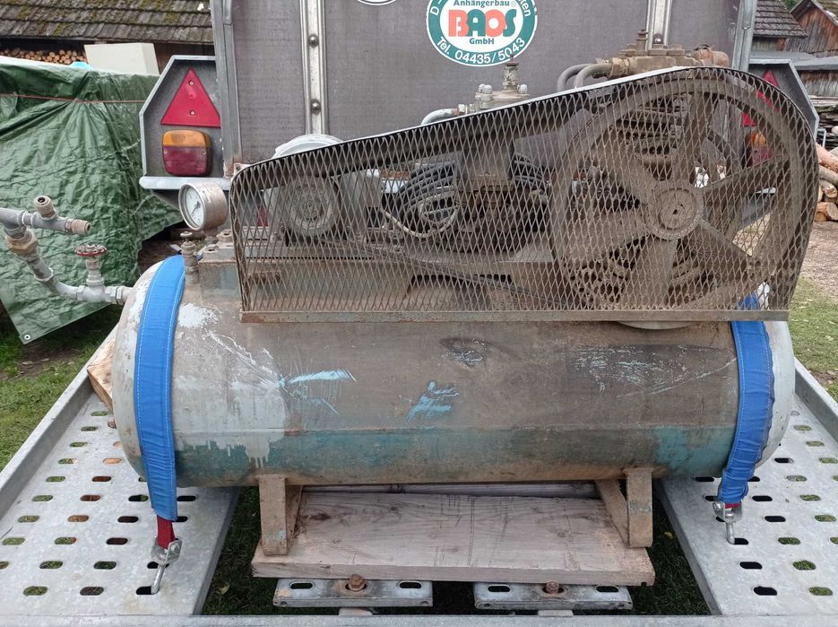 Sprężarka zabytek antyk dekoracja