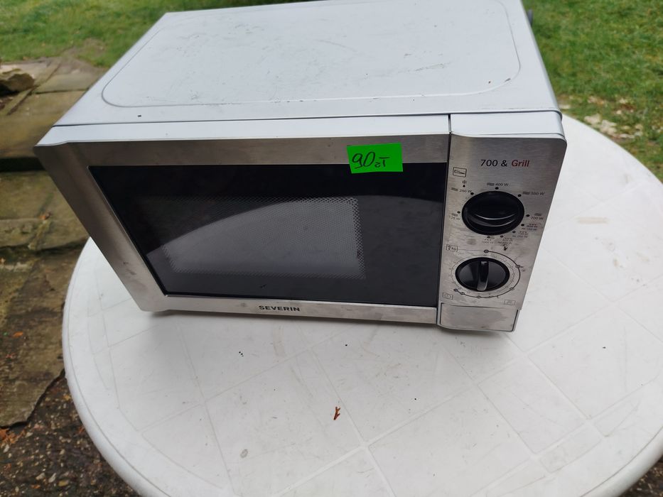 Kuchenka mikrofalowa świeżo przywieziona z Niemiec