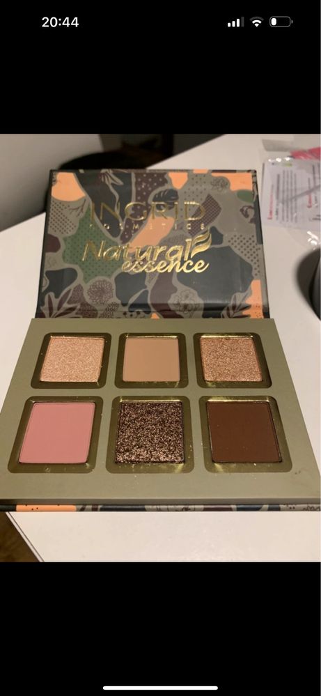 Paleta cieni ingrid essence