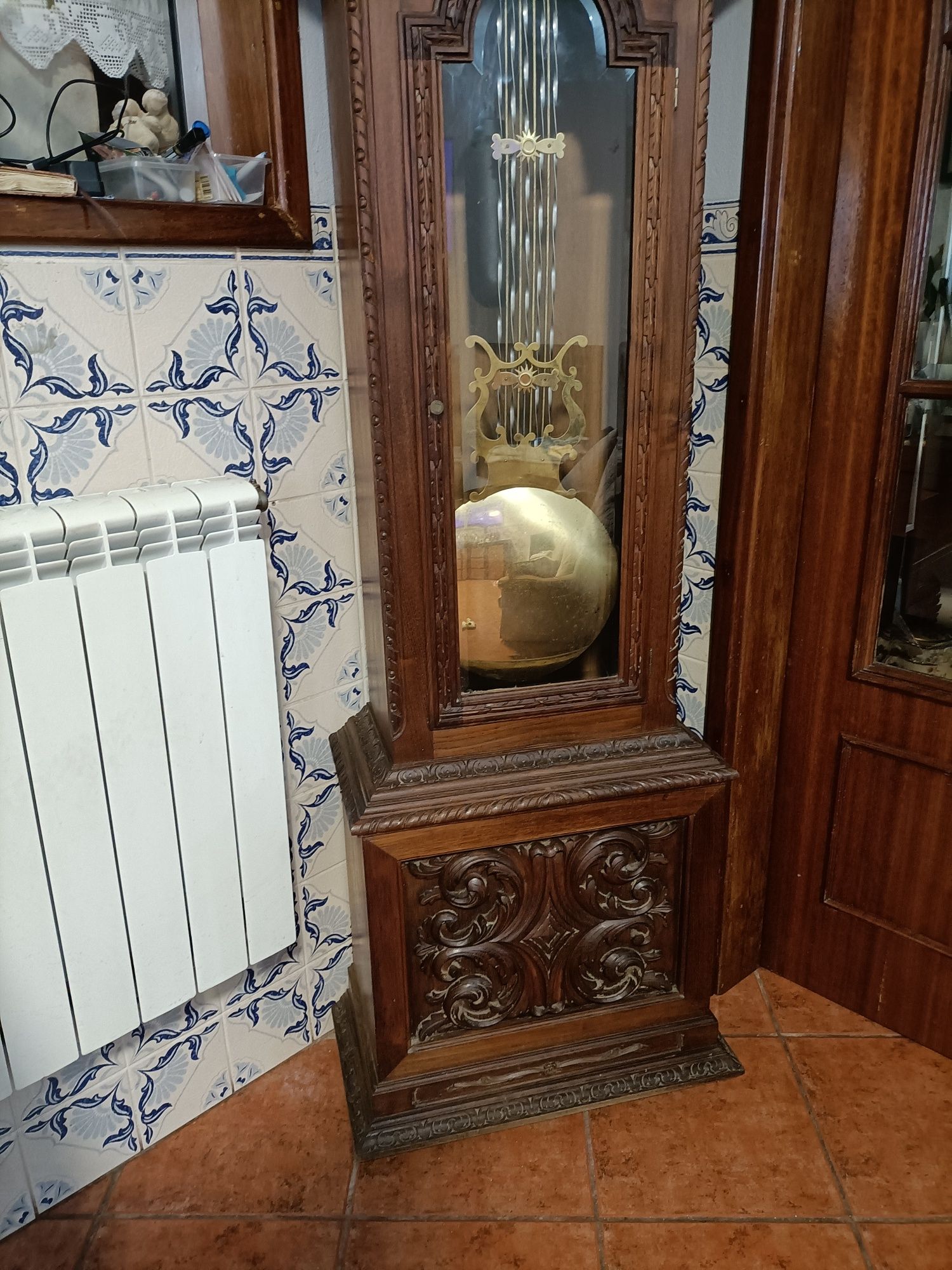 Relógio de pé antigo