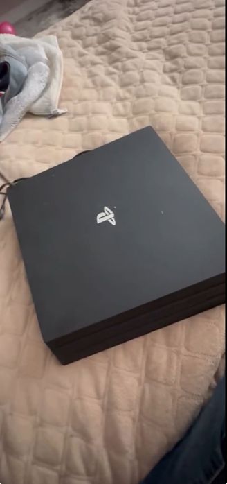 Продам PS4 Pro 1 tr
