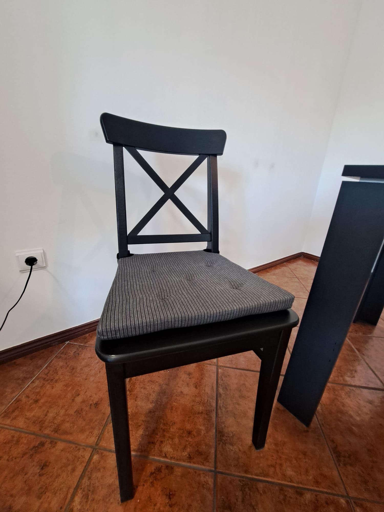 Mesa de jantar extensível com 4 cadeiras