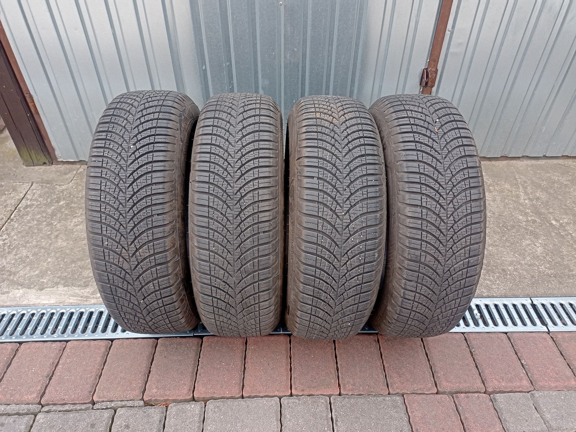 4x opony całoroczne Goodyear Vector 4Seasons 185/65R15
