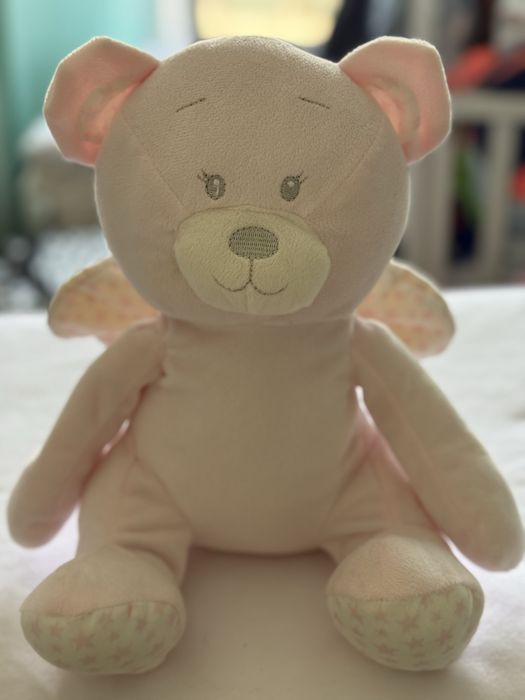 Urso de peluche branco e rosa