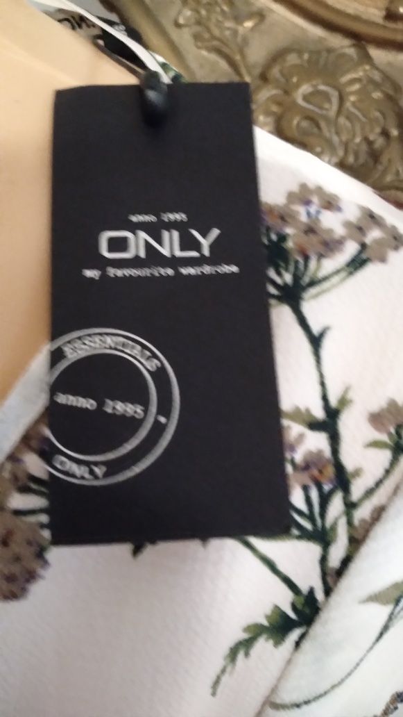 Nowa bluzka z krutkim rekawem- Only