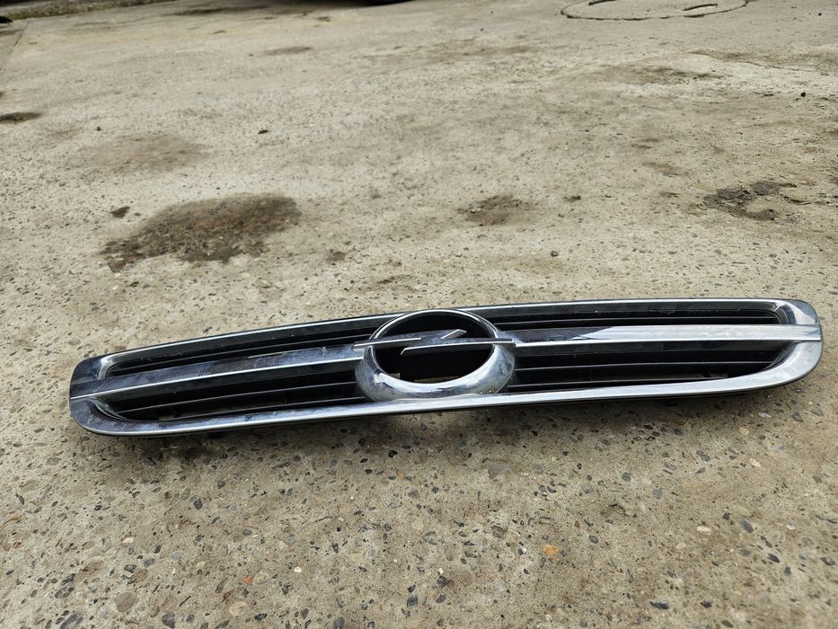 Решітка капоту радіатора Опель Зафіра А рестайл Opel Zafira A решетка