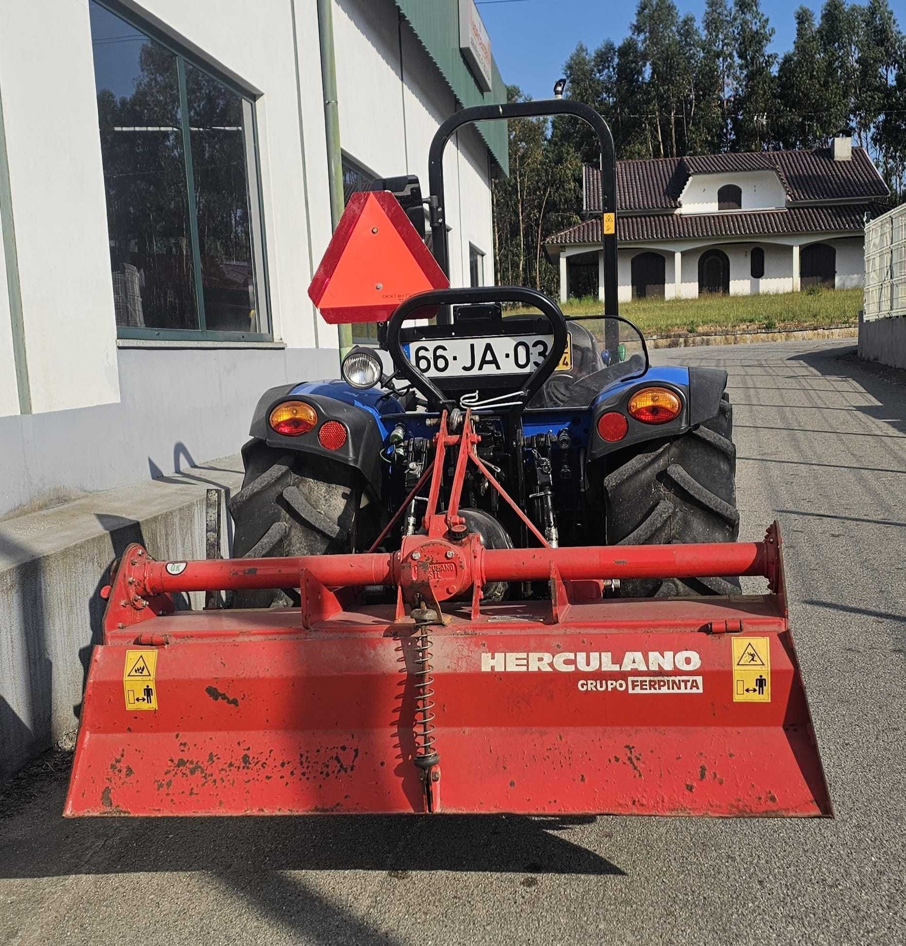 Trator New Holland T3020 com Fresa Herculano