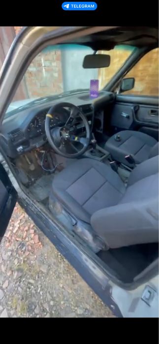 В продажі BMW E30