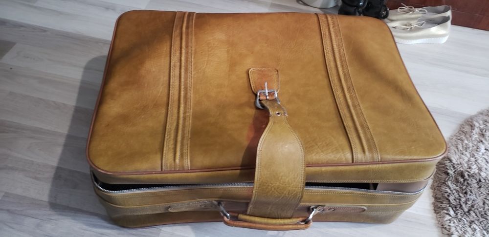 Чемодан вінтажний