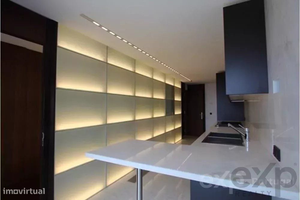 Fantástico apartamento T4 no edifício Sky Restelo