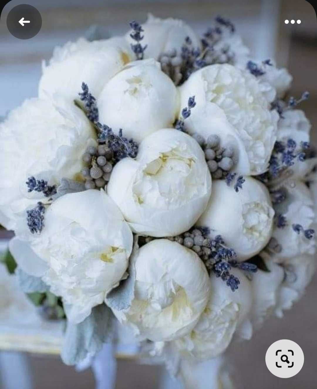 Bukiet ślubny z żywych naturalnych kwiatów