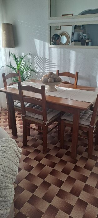 Mesa extensível + 4 cadeiras