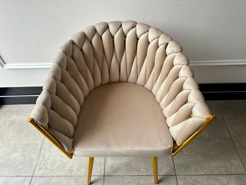 Beżowe krzesła nowoczesne glamour krzesło plecione welur fotel