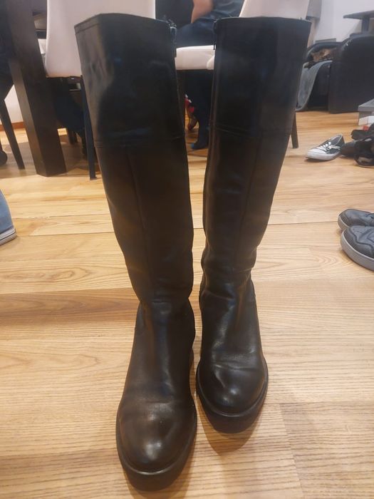 Damskie kozaki do kolan.