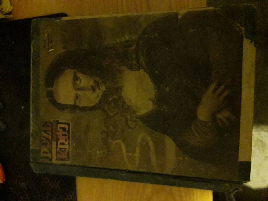 Antyki stare książki i dokumenty