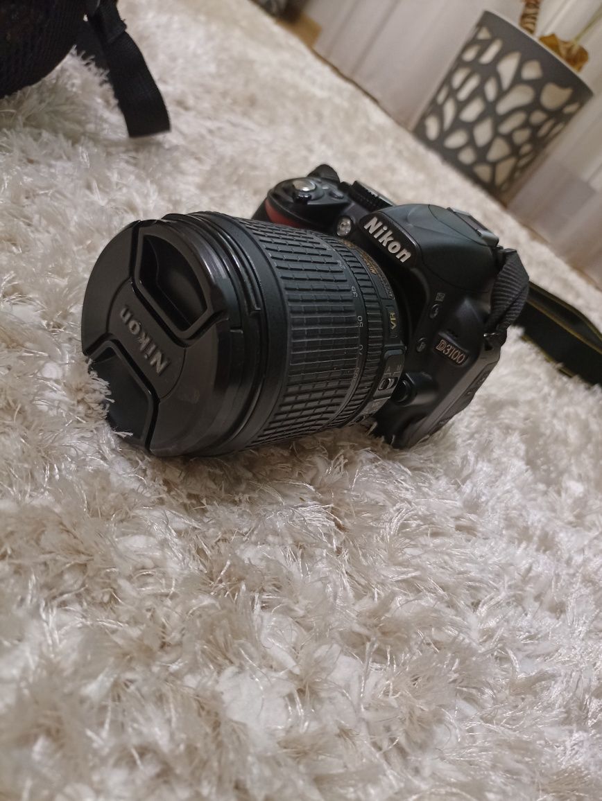 Nikon D3100 , чорний +обєктив,+ сумочка.