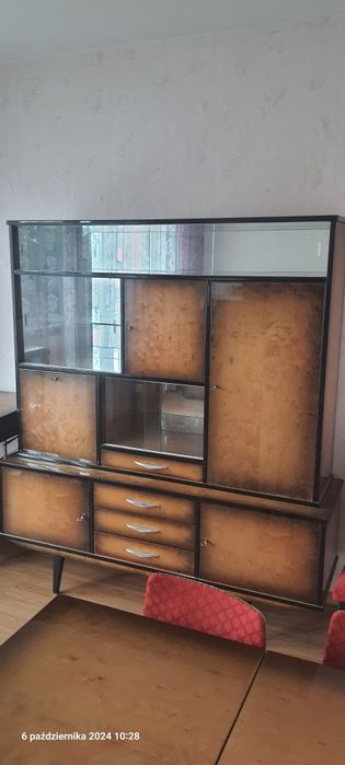 Kredens i wersalka ze Szwarzędza