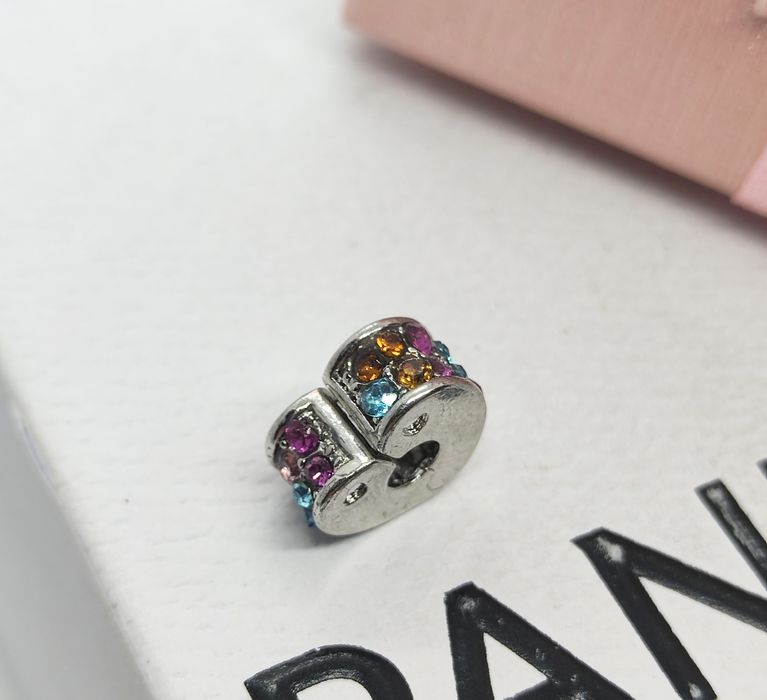 Charm's otwierany serce kolorowe kryształki