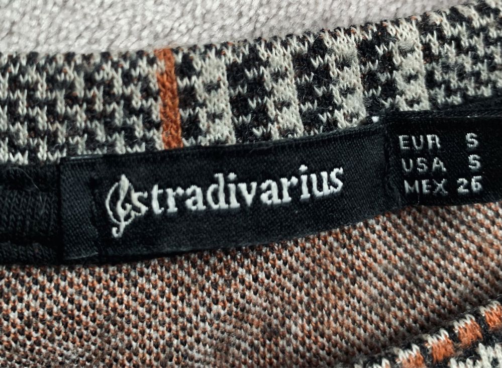 Кофтина бренду “Stradivarius”