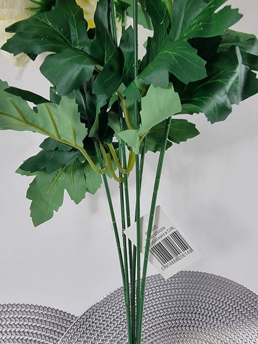 sztuczne chryzantema cmentarz chryzantemy kremowe Wszystkich Świętych