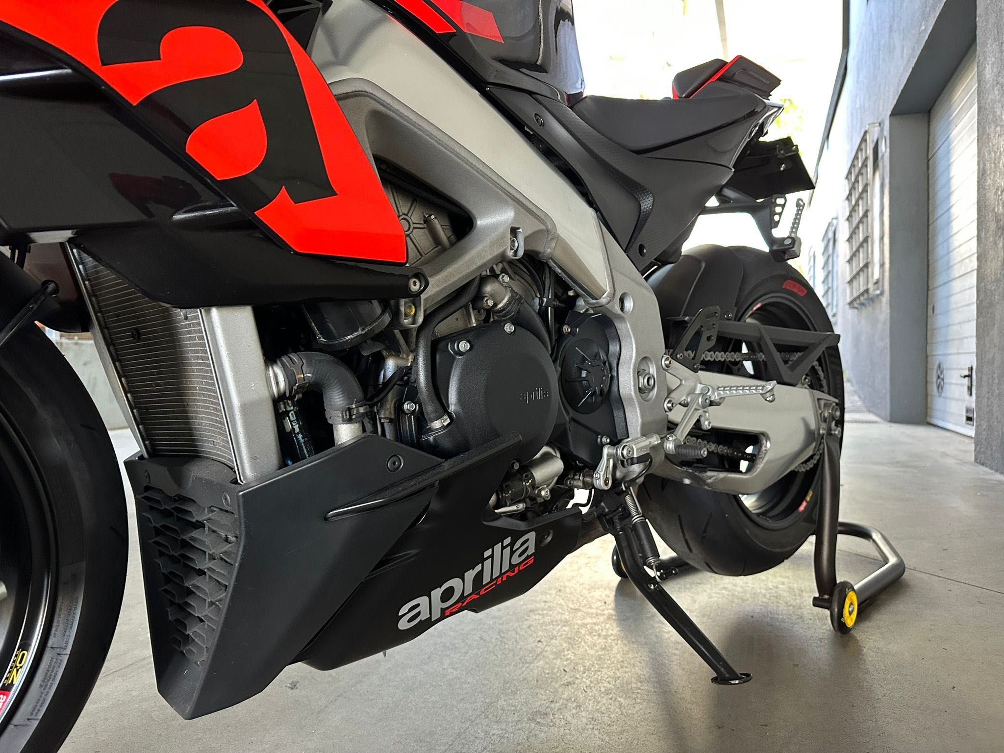 Aprilia Tuono V4 Factory