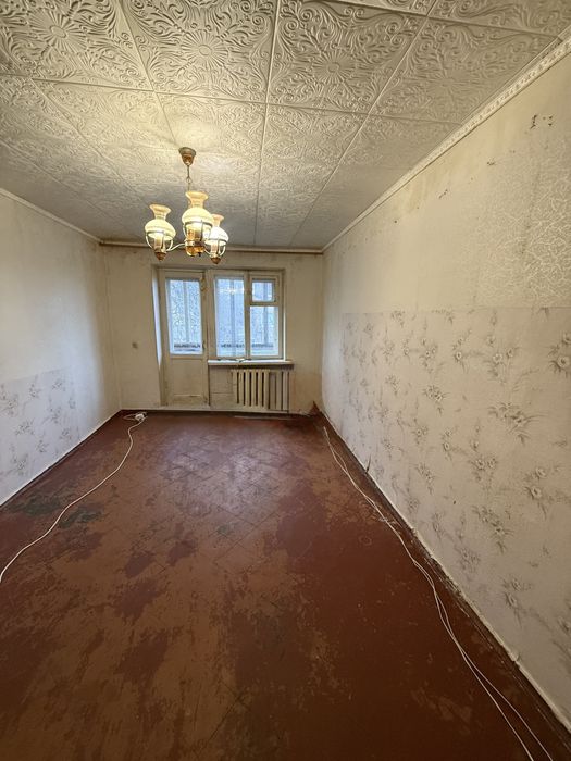 Продаю дві кімнати в гуртожитку Колос