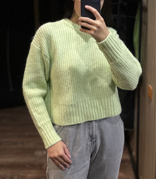 Жіночій вкорочений теплий мʼякий светр