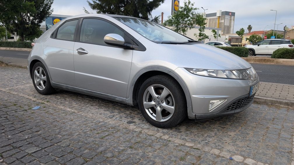 Honda Civic 1.4 executive.