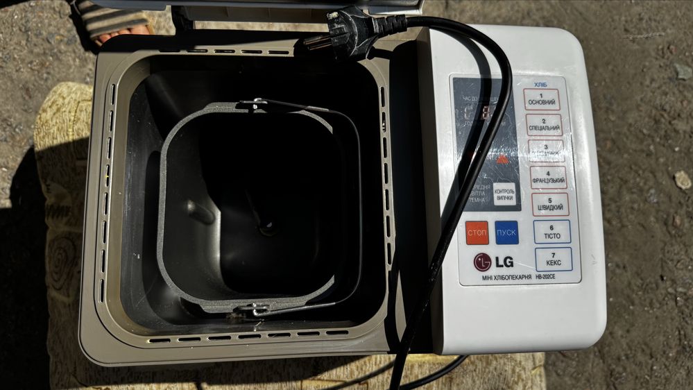 Хлібопіч LG HB-202CE