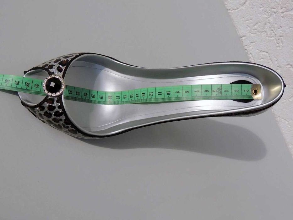 Elegancki ceramiczny but roz 43