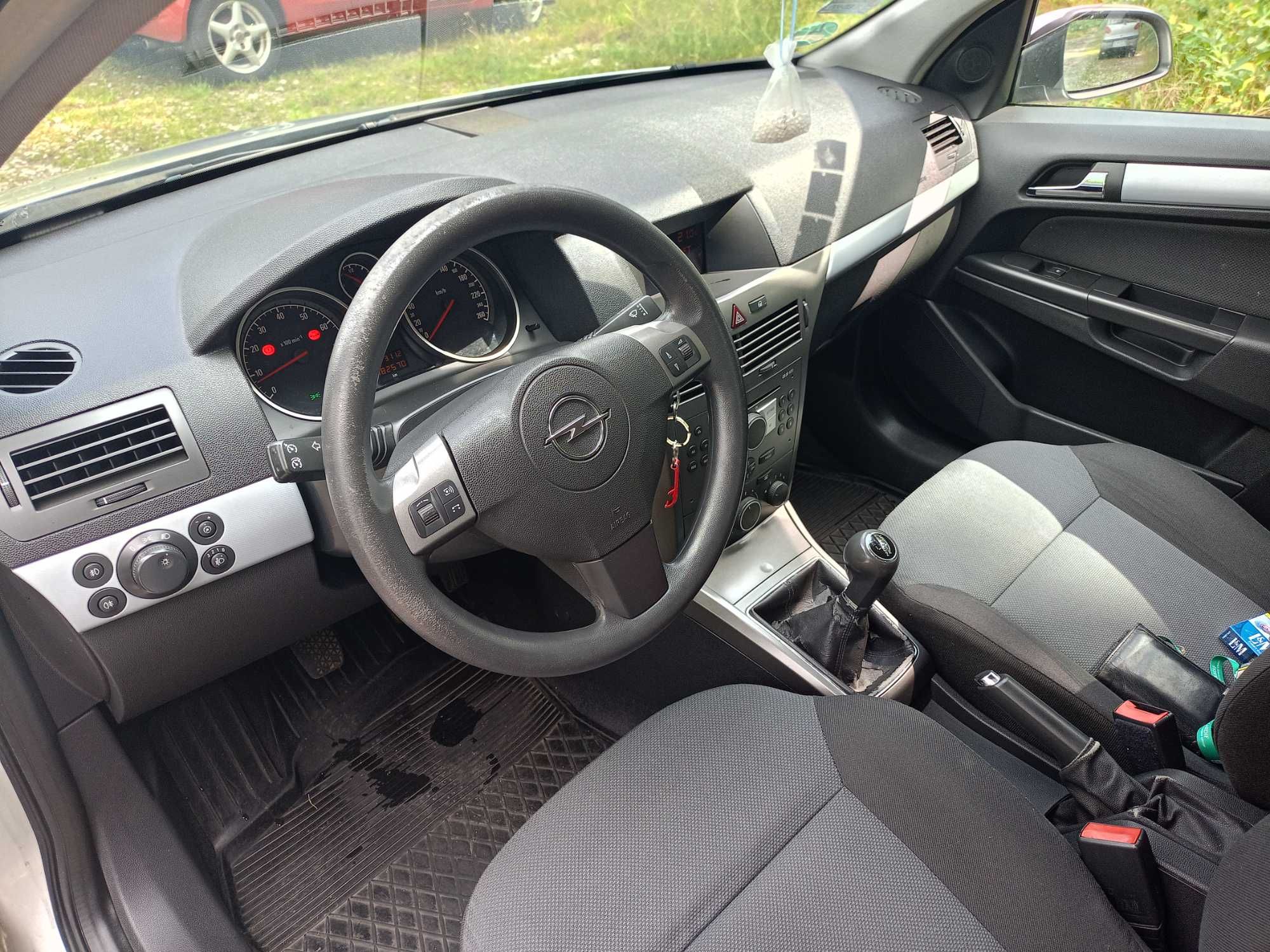 opel astra h 1.6 benzyna