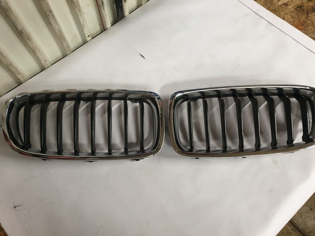 BMW F30 F31 nerki grill atrapa oryginał stan Bdb